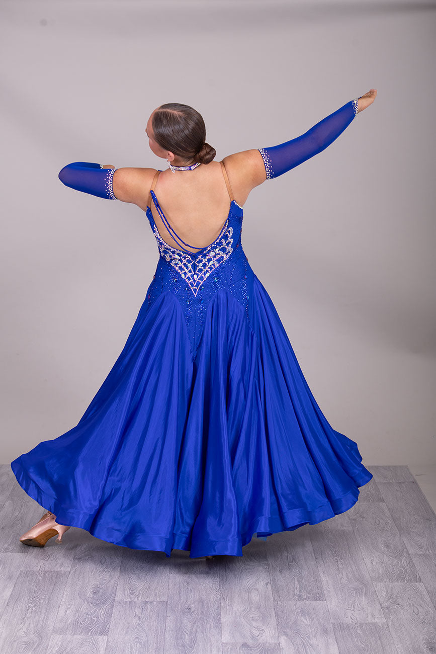 34B “TWD ELITE” Ballroom/Sequence Competition Dance Dress New Fuller Skirts & Underskirts. Striking Royal Blue Dress with web design in AB and Sapphire stoning on the bodice. Beautiful back detail with separate gloves


❤️Showroom Appointment Available❤️
