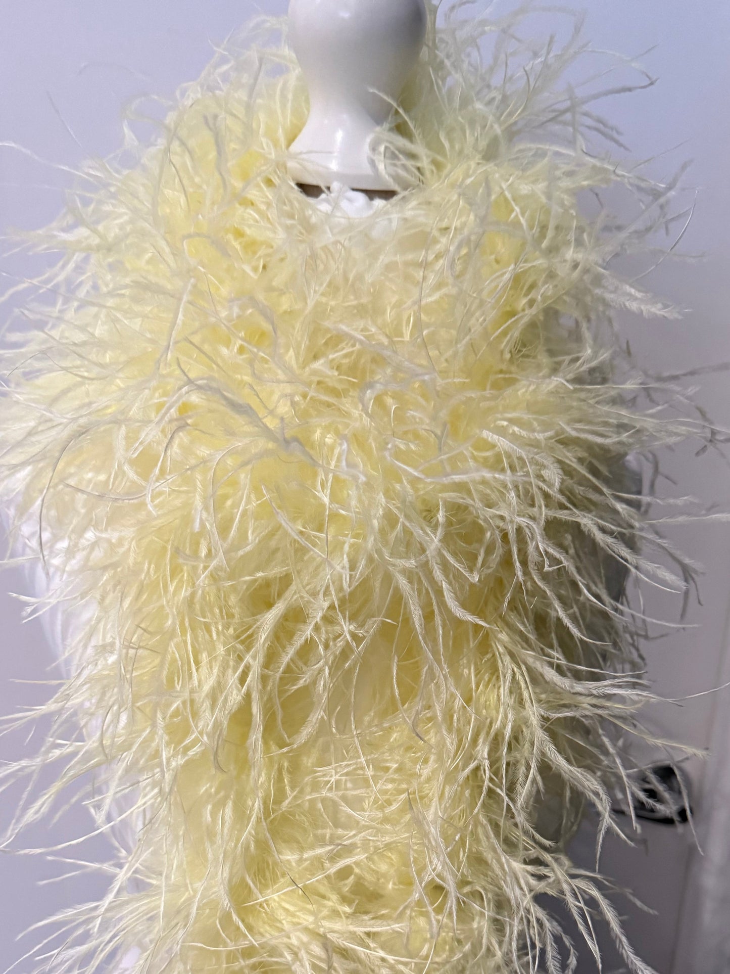 MANDY 4-5Ply Ostrich Feather Boa V53 ❗️The product is sold in approximately 1/2 Metre Lengths (47cm-50cm)❗️Quantities up to 4 will be sent in 1 piece‼️Quantity 4 =1 Full Boa measuring 1.9 metres‼️