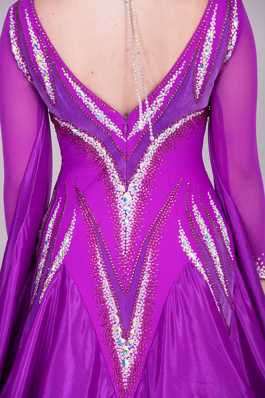 40B TWD PETITE Hot Magenta Competition Ballroom/Sequence Dress
Detachable Floats. Heavily Stoned in AB & Magenta. Hanging detail to back❤️Showroom Appointments Available❤️