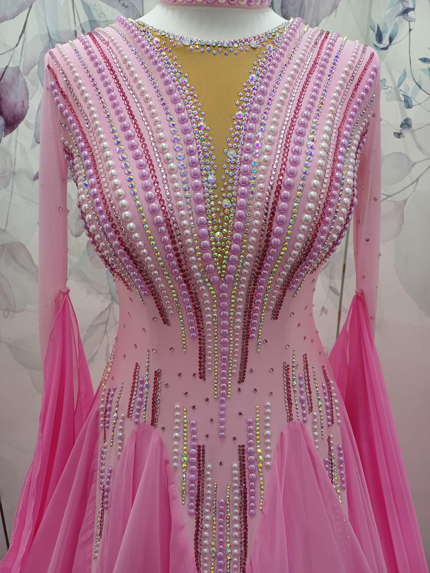 56B TWD “ELITE” Stunning Pink & White Ombre Competition Ballroom/Sequence Dance Dress. Stoned in AB & Light Rose with pinks & white pearls. Detachable Cuffs ❤️Showroom Appointments Available❤️
