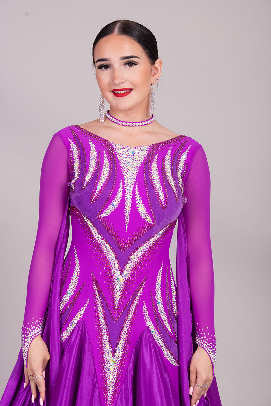 40B TWD PETITE Hot Magenta Competition Ballroom/Sequence Dress
Detachable Floats. Heavily Stoned in AB & Magenta. Hanging detail to back❤️Showroom Appointments Available❤️