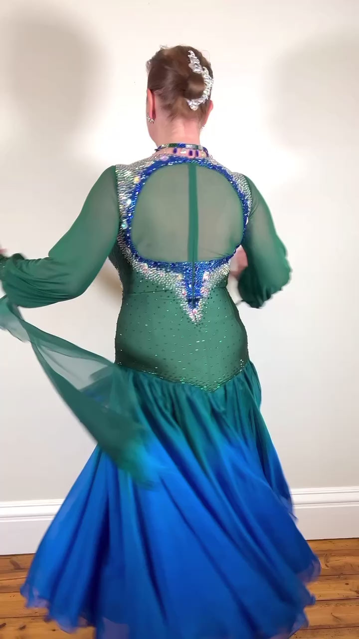 Emerald green 2024 ballroom dress